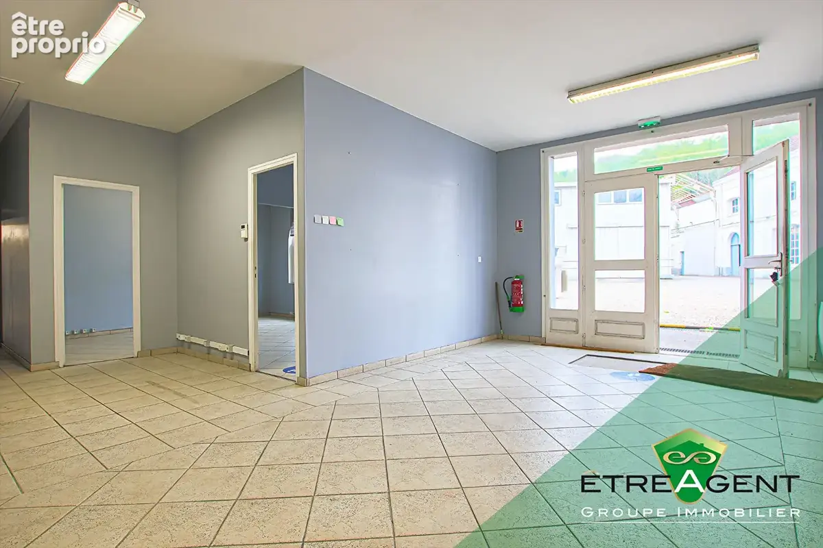 Local commercial 300m² plain-pied avec parking - Charleval - photo 2