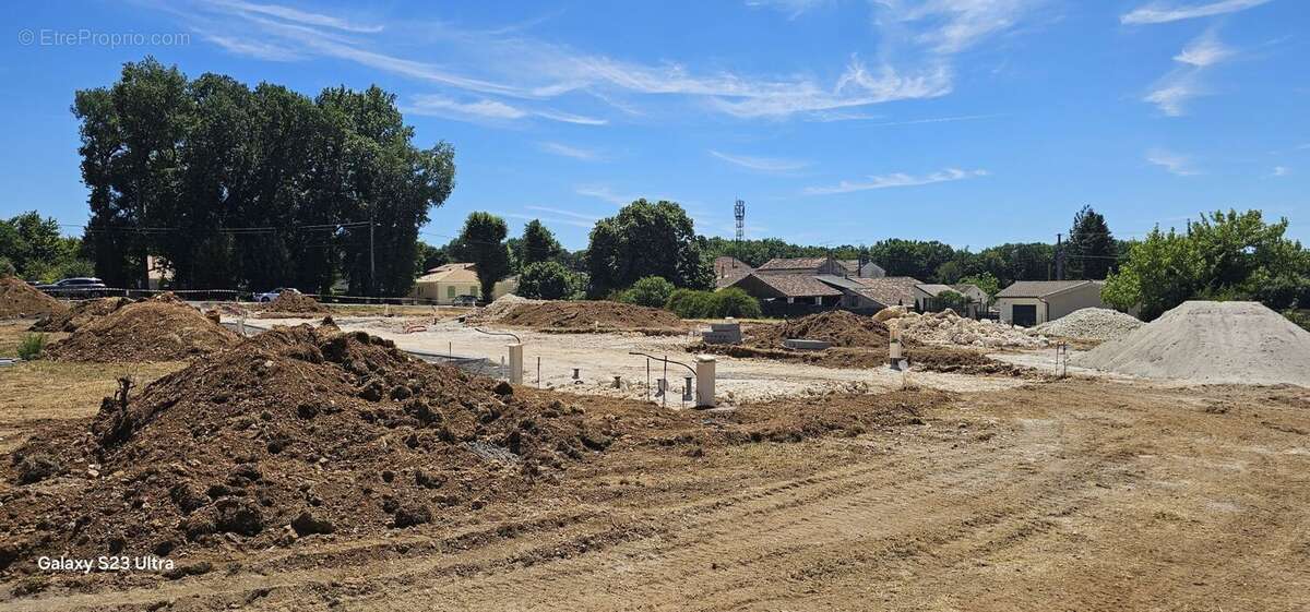 Terrain à VOEUIL-ET-GIGET