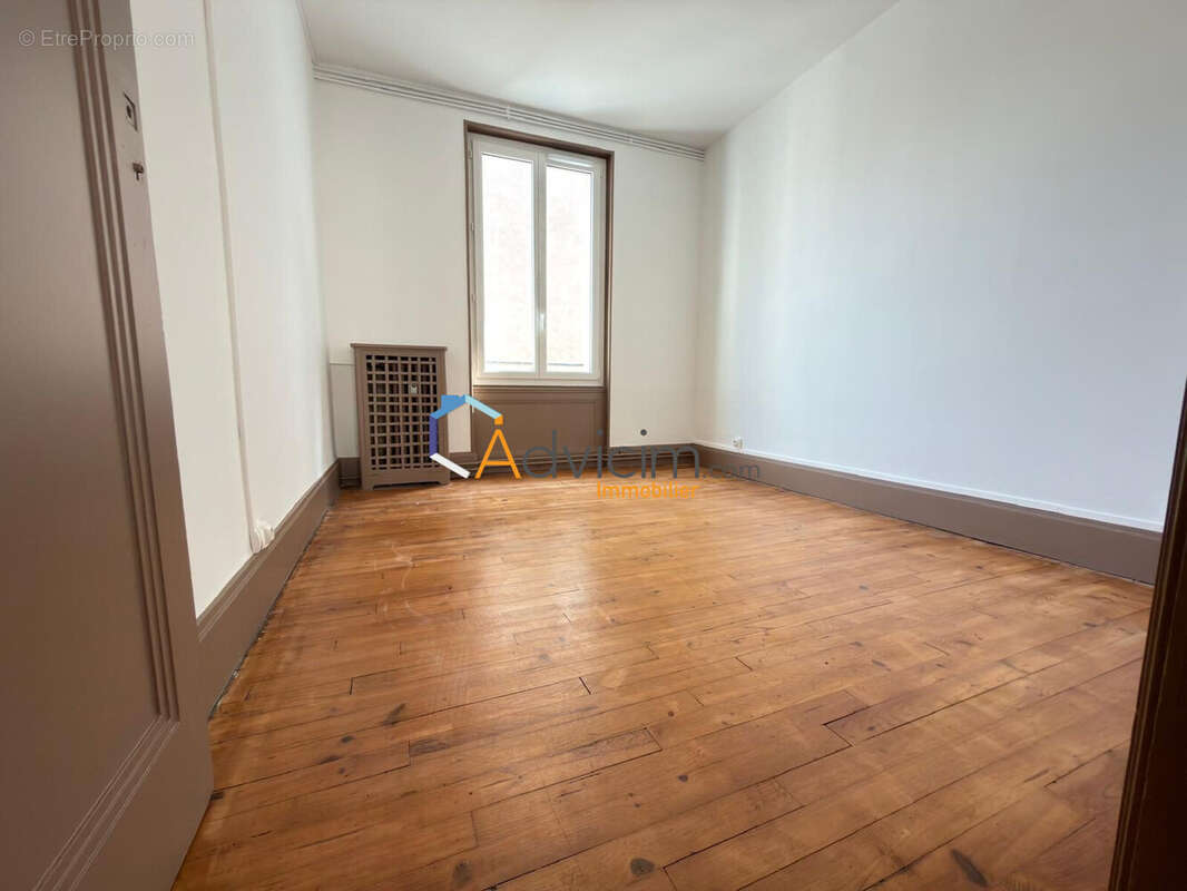 Appartement 75 m² à Saint-Etienne  - photo 4