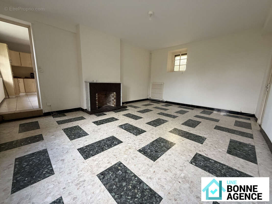 Maison à SAINT-JEAN-DE-BRAYE