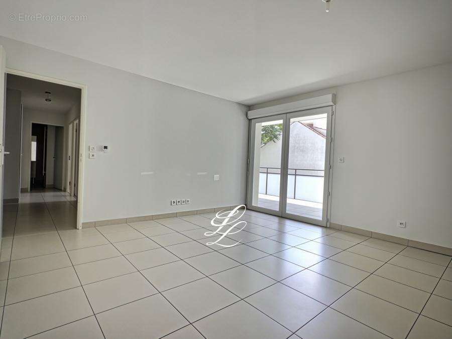 Appartement 64 m² à Joue-Les-Tours  - photo 492