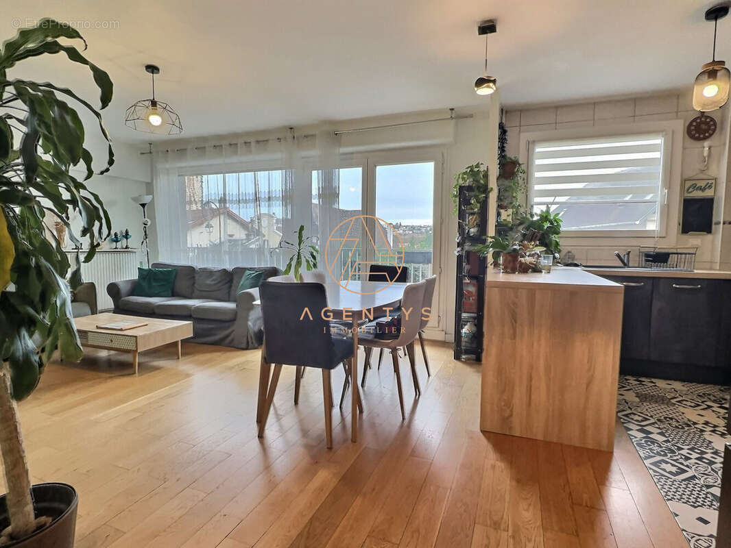 Appartement à SAINT-MAUR-DES-FOSSES