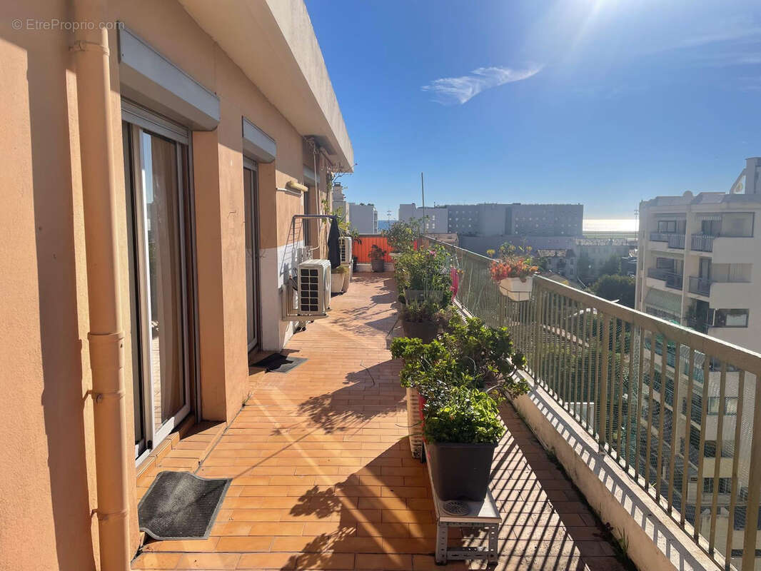 Nice ouest  proche mer  dernier etage 4 p,  ,  terrasse 60 m2 - photo 2