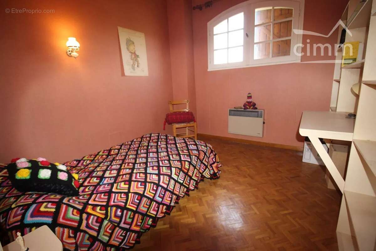 A vendre une villa de 216m² avec annexes et grand garage sur une parcelle de 9755m² - photo 23