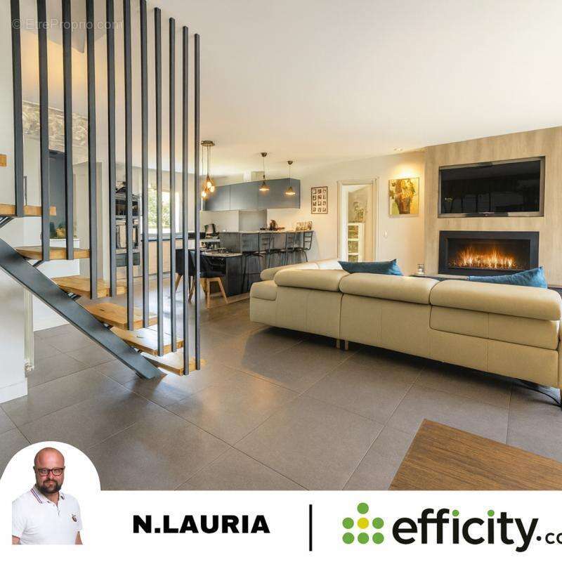 Maison à LE PUY-SAINTE-REPARADE