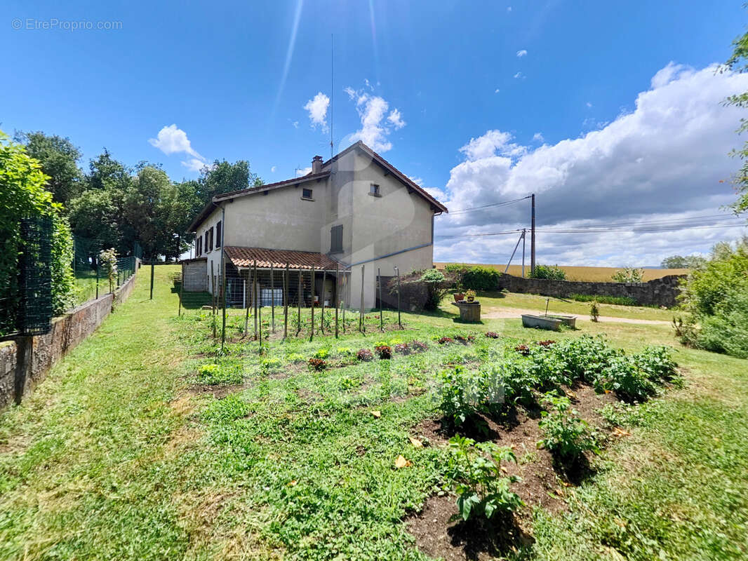 Maison à SAINT-CYR