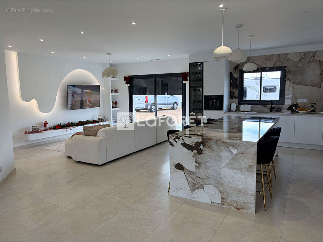 Maison à ARPAJON-SUR-CERE