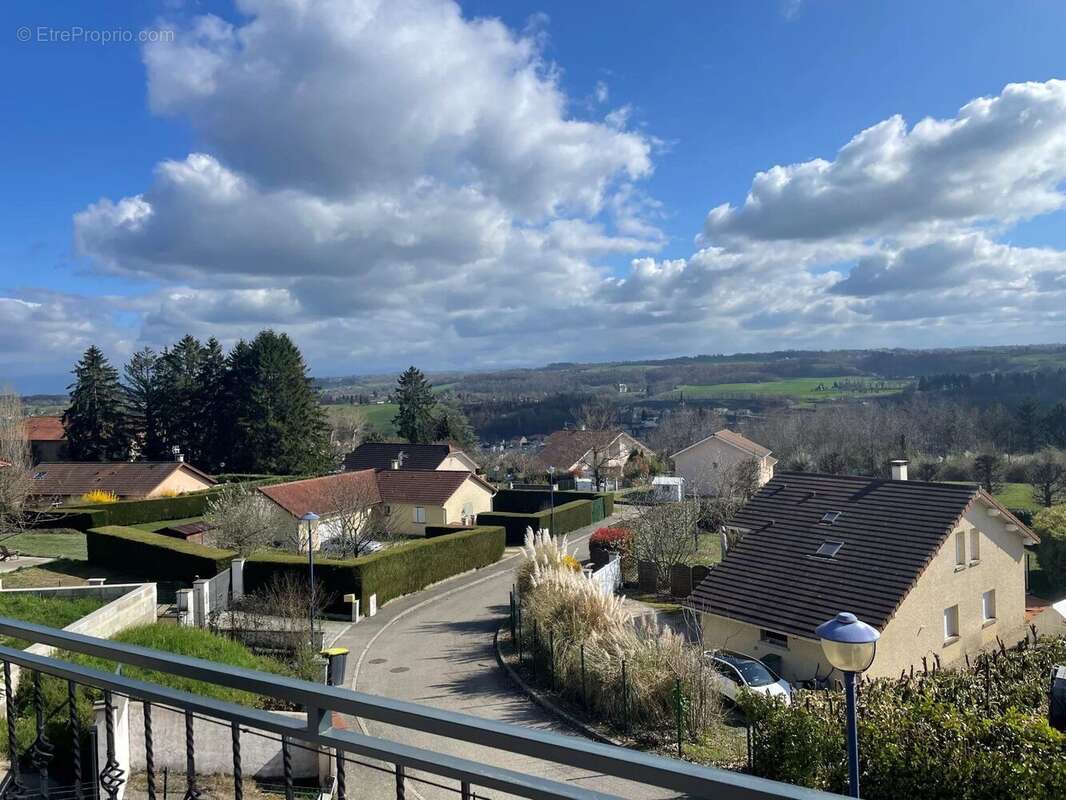 Maison à LA TOUR-DU-PIN