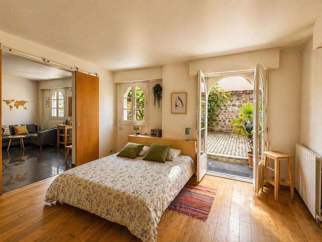 Appartement à LA GARENNE-COLOMBES