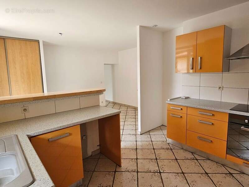 Maison 176 m² habitables - jardin - cour - grange  CHAURIAT (63) - photo 23