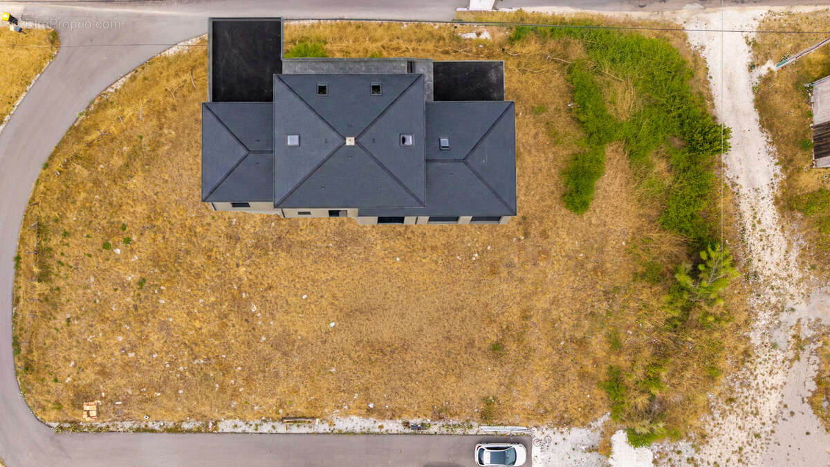 Terrain constructible de 1 470 m2 - photo 5
