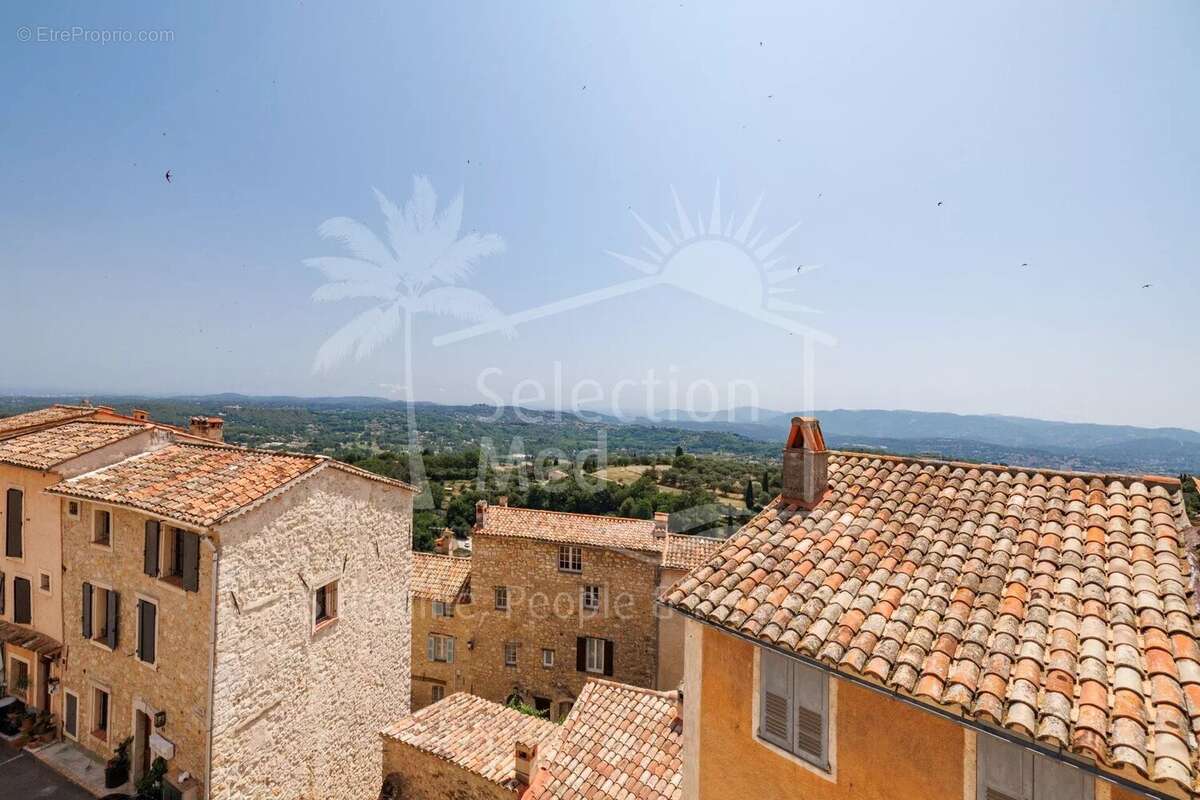 Appartement à CHATEAUNEUF-GRASSE