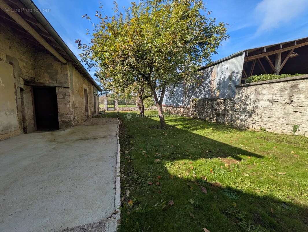 Maison à NEUFCHATEAU