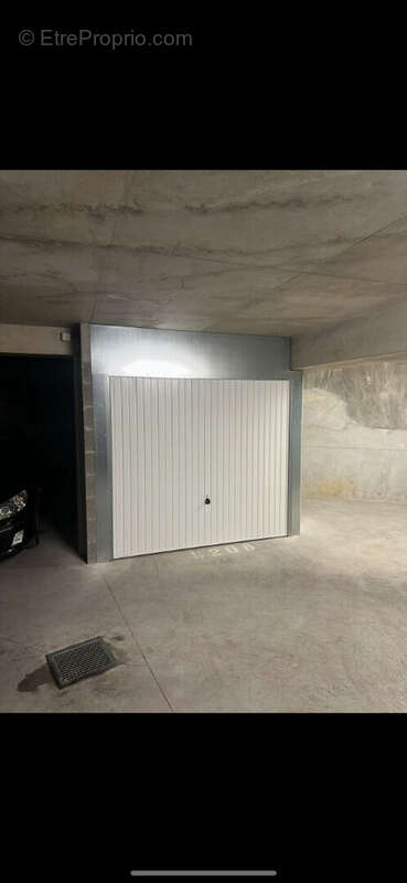 Parking à SAINT-SEBASTIEN-SUR-LOIRE