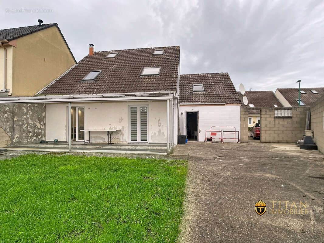  Maison semi-individuelle, 3 chambres, 2 bureaux, grarage, jardin sud, Gravelines Titan Immobilier - Maison à GRAVELINES