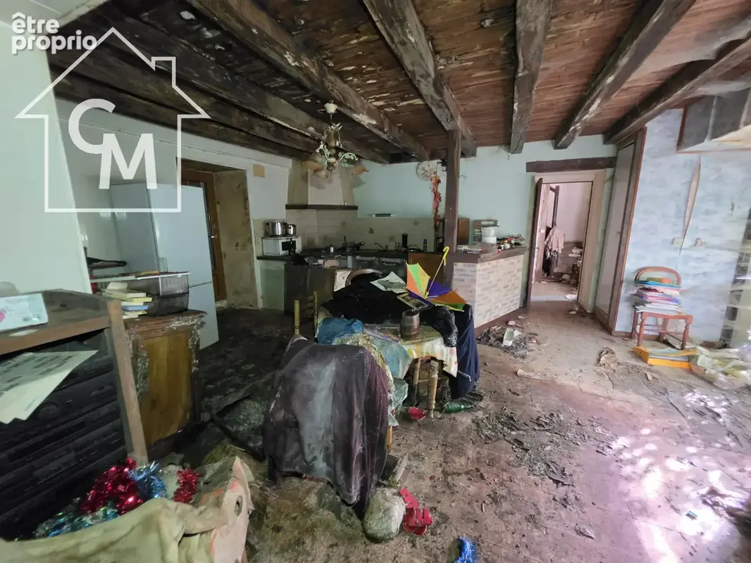 Maison à rénover entièrement avec dépendances et terrain - photo 10