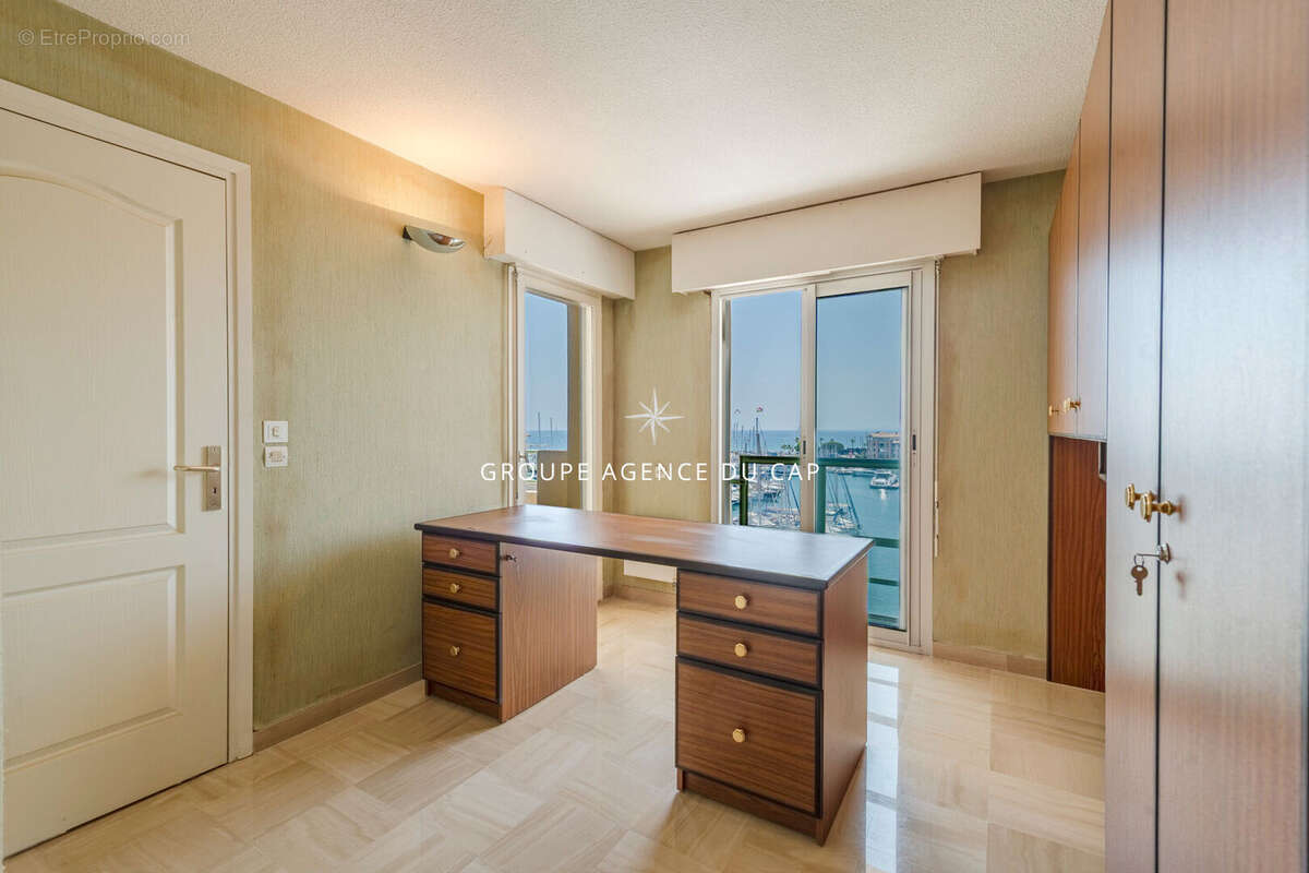 Appartement PORT FRÉJUS  Duplex 115 m² en dernier étage avec terrasse, vue mer, vue port et grand garage - photo 8