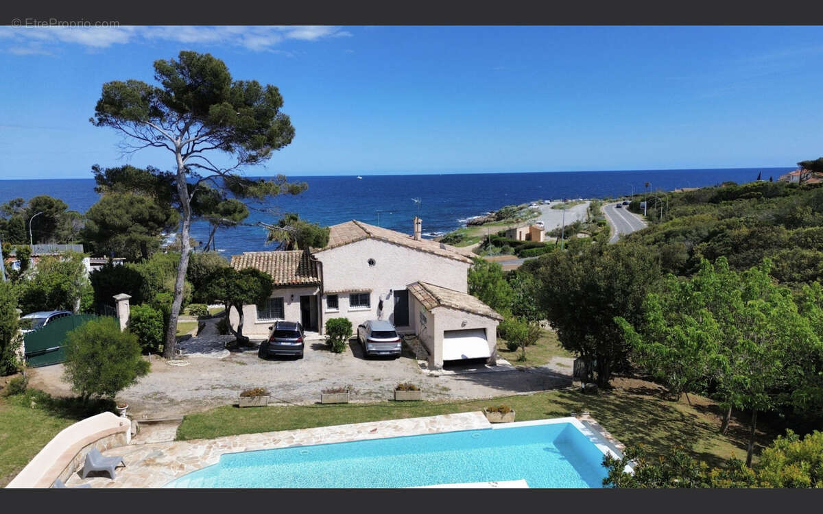 Maison à LES ISSAMBRES