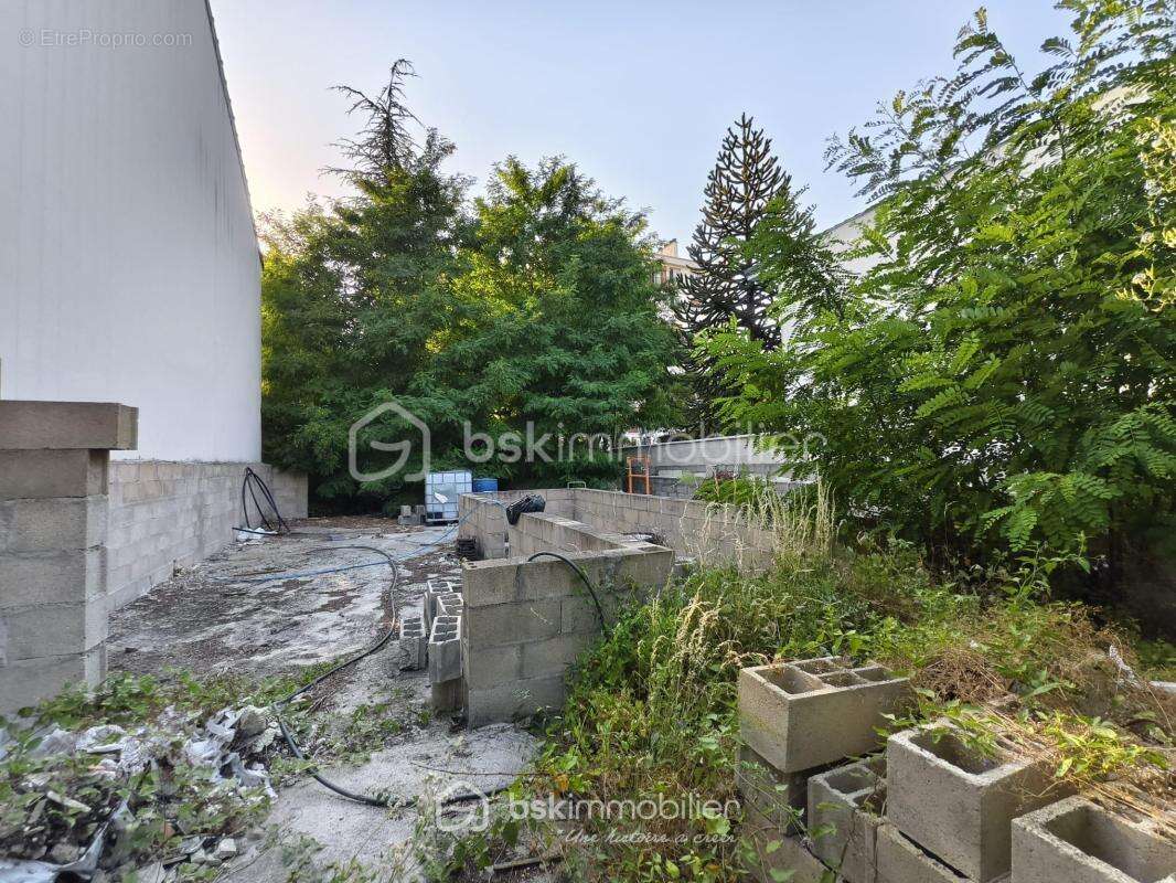 Terrain plat à bâtir de 350 m² à Drancy (Proche RER B) - photo 4
