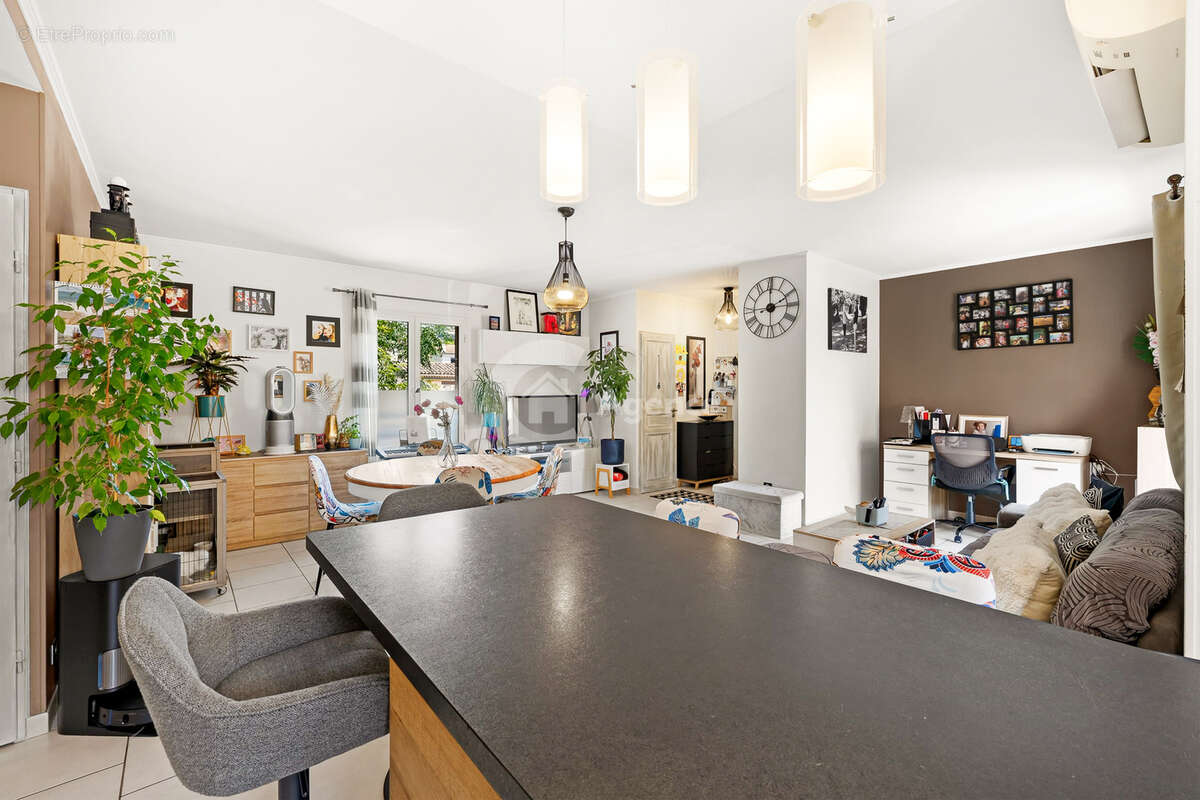 Appartement à MOUANS-SARTOUX