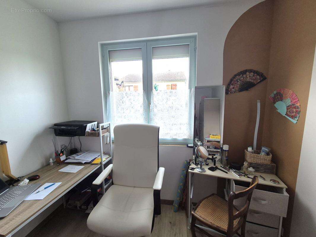 Maison à MARSEILLES-LES-AUBIGNY