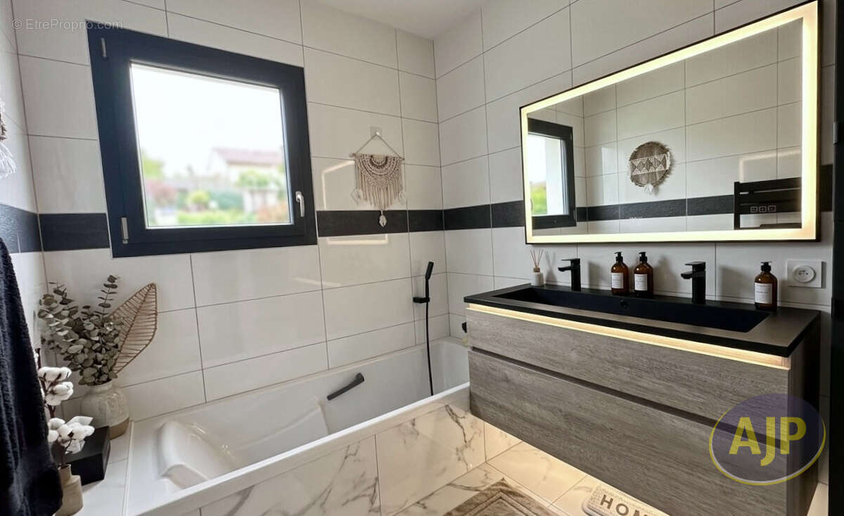 Maison avec piscine, sans entretien à Lamarque! - photo 7