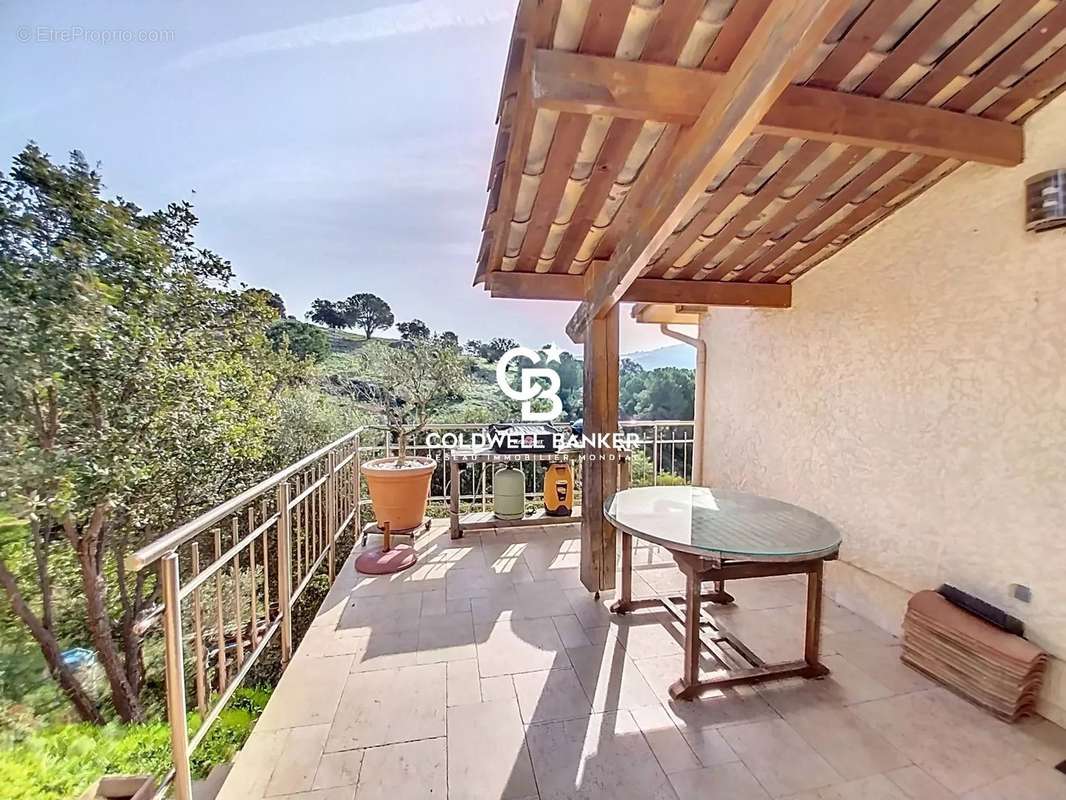 Maison à ROQUEBRUNE-SUR-ARGENS