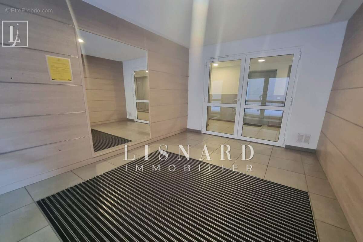 Appartement à VALLAURIS
