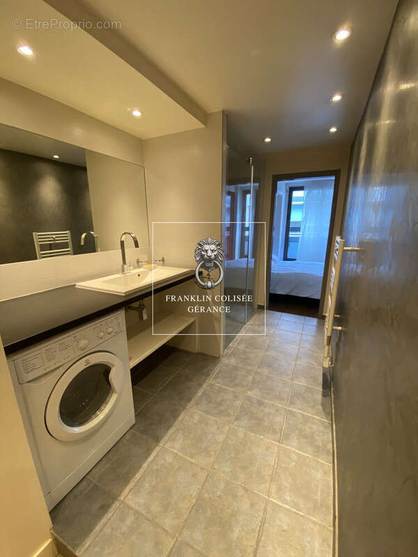 Appartement à PARIS-8E