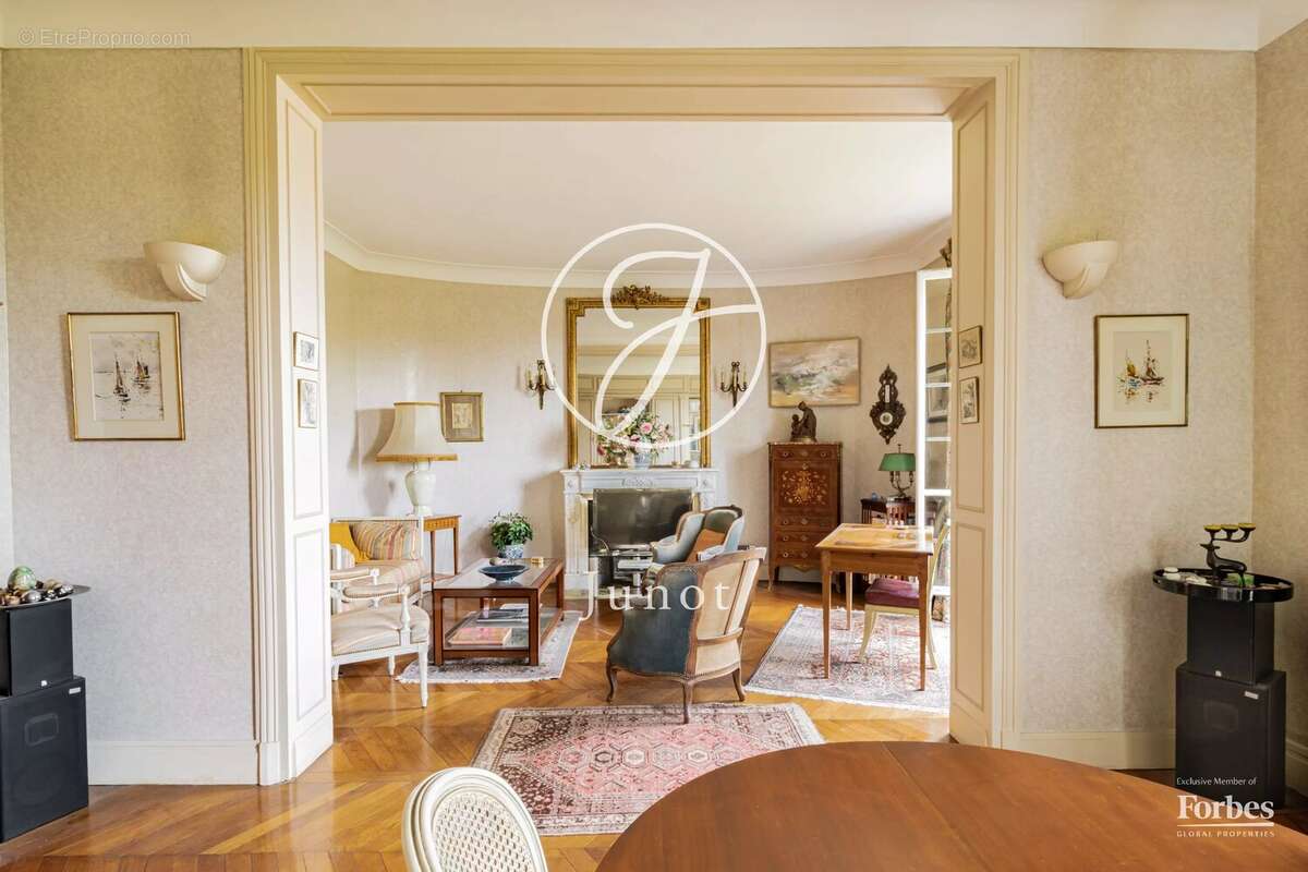 Paris 7e - HÔTEL DES INVALIDES - Appartement - 64,90m² Carrez - 65,76m² au sol - 1 chambre - Balcon - Vue dégagée sur le dôme de - photo 11