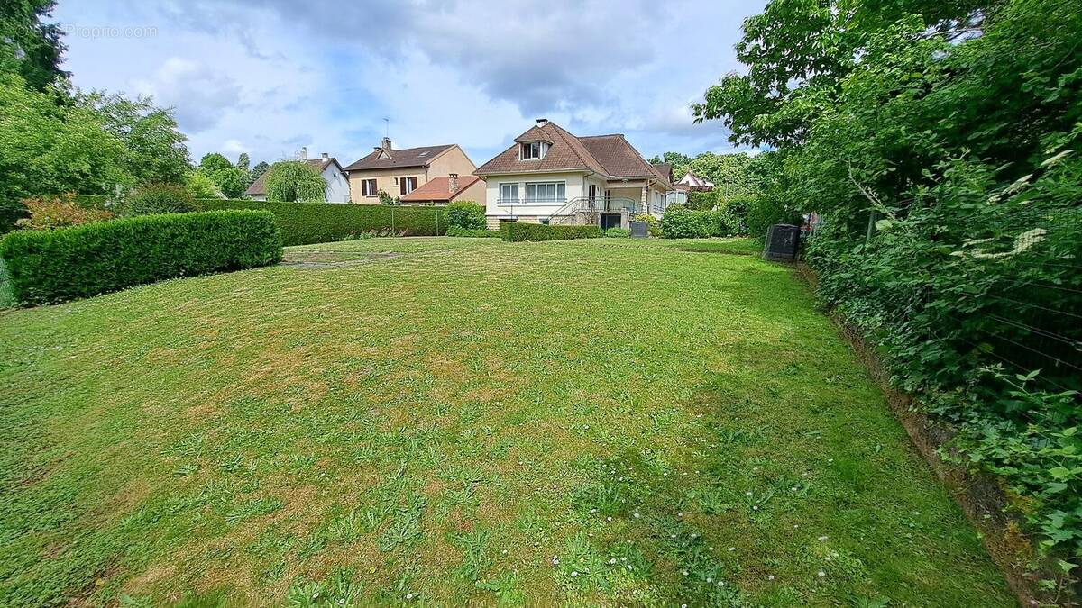 Maison à BRIIS-SOUS-FORGES