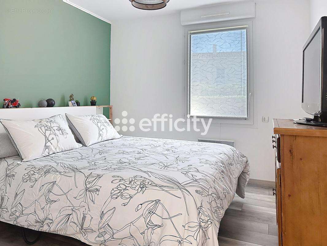 Maison 60 m² à Jonquieres-Saint-Vincent  - photo 3