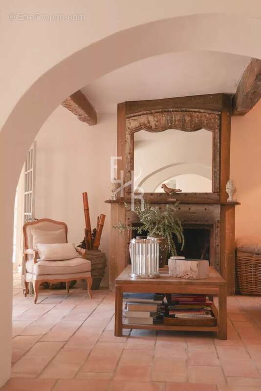 Maison à CHATEAUNEUF-GRASSE