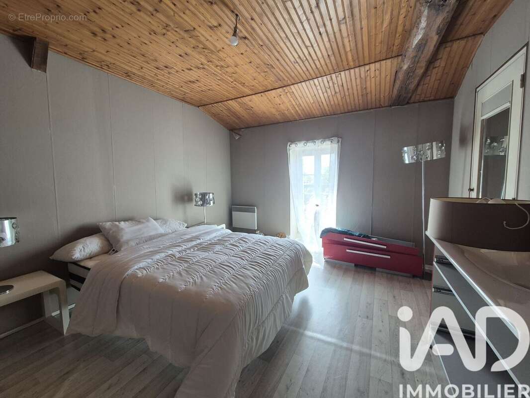 Maison 96 m² à Argenton-Chateau  - photo 8