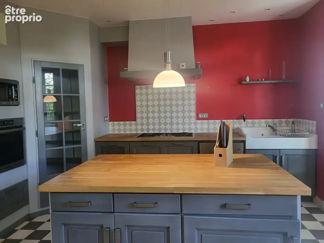 Maison familiale 235m2 avec 6 chambres à Neuville sur Saône - photo 14