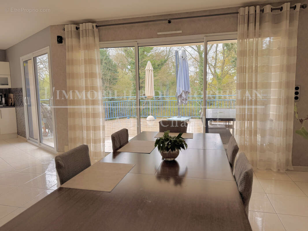 Maison familiale de 241 m2 -  90 m2 de garage - photo 6