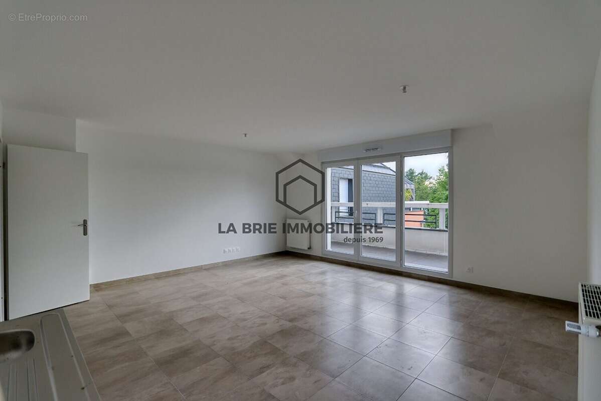 Appartement 63 m² à Emerainville  - photo 5