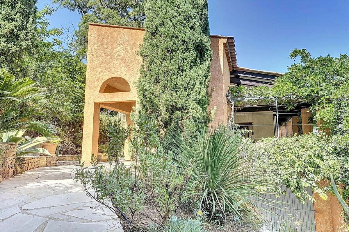 Maison à LA GARDE-FREINET