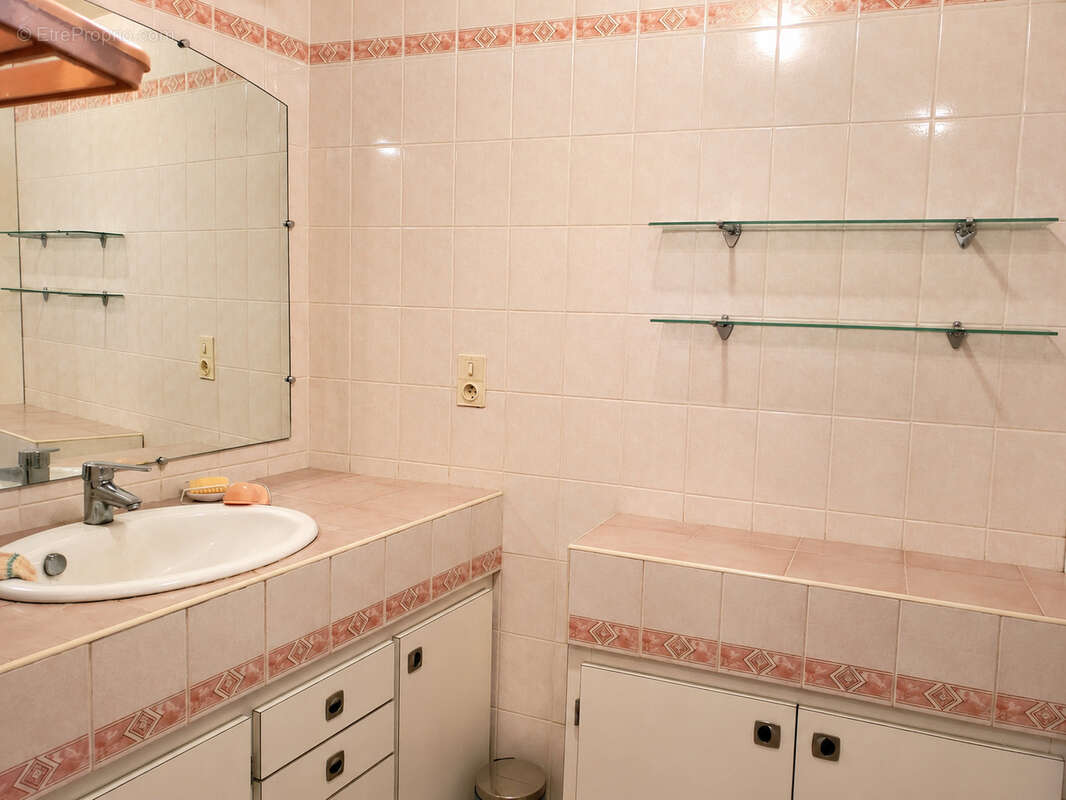 Maison de village à vendre à Champniers – Le charme d'un bien si - photo 17