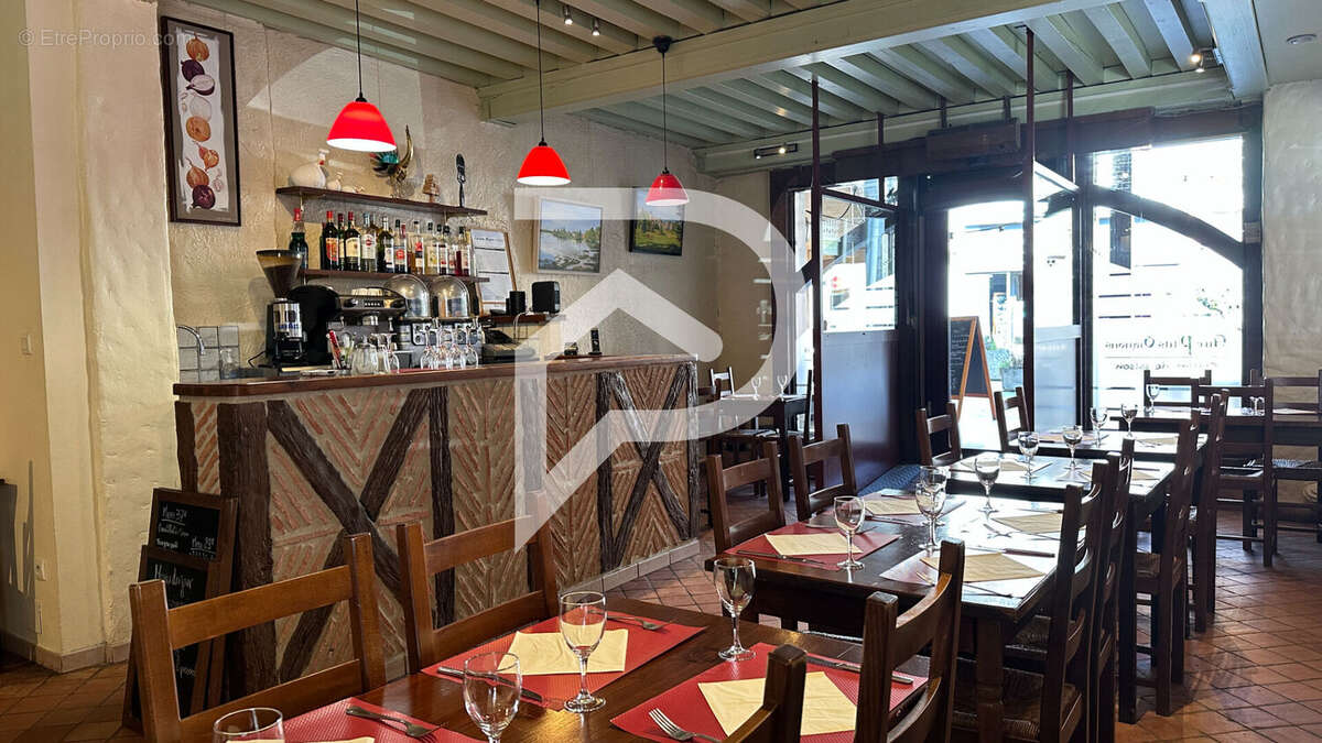 Commerce à MONTLUEL