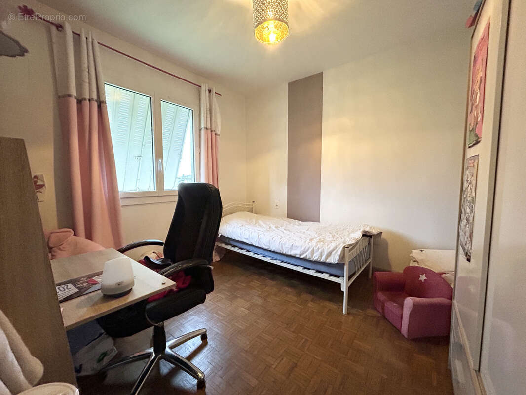 Maison à SAINT-PANTALEON-DE-LARCHE