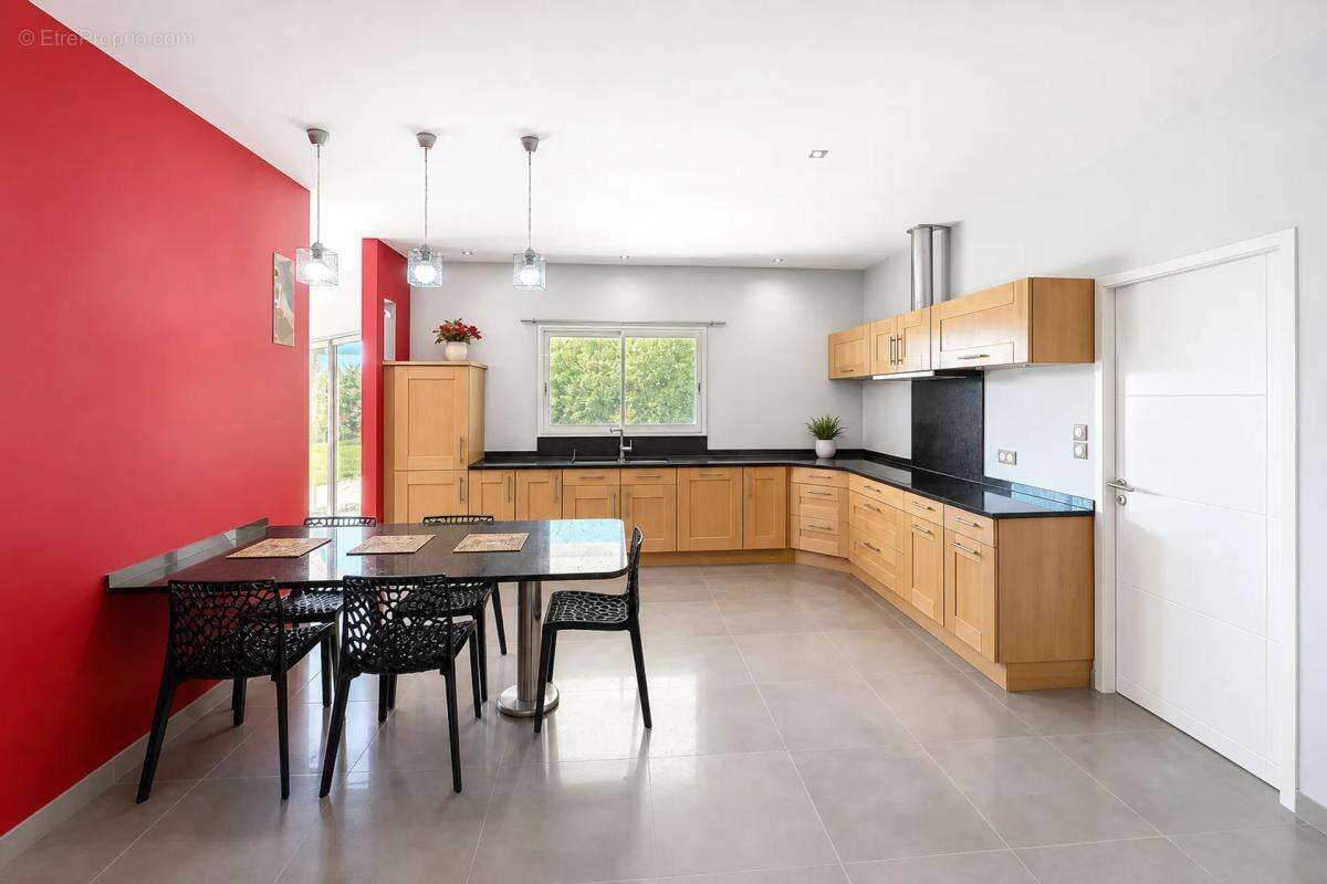 Maison de 6 pièces de 232 m² à Castelsarrasin - photo 6