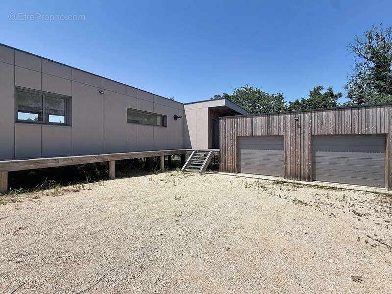 Maison à vendre plain-pied en bois de 149 m², 5 pièces, piscine, 2 garages - BERGERAC (24) - photo 16