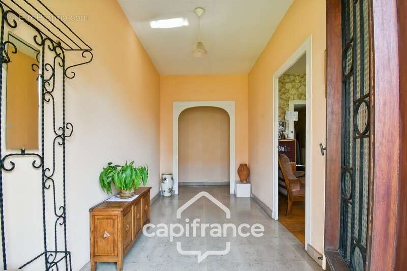 Maison à SAINT-JEAN-D'ANGELY