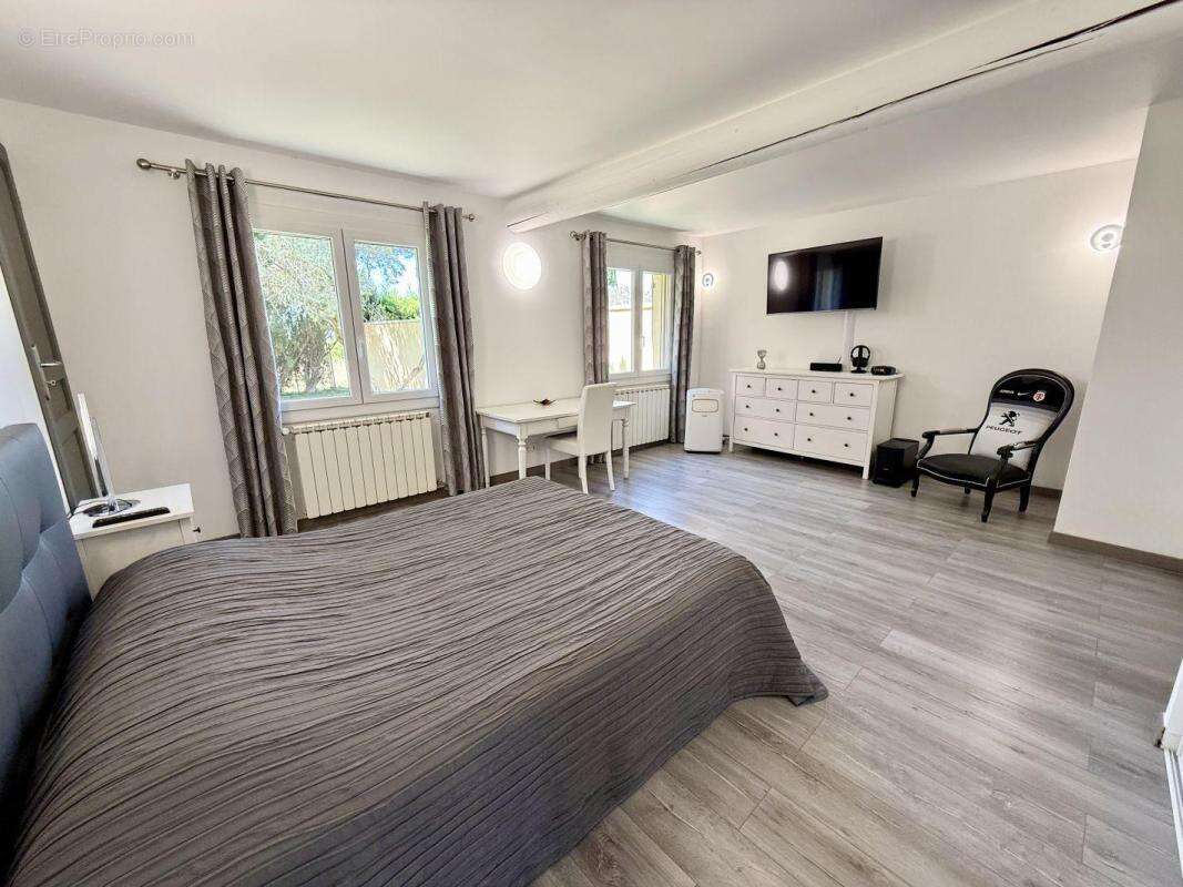 Maison 280 m² à Vacqueyras  - photo 3