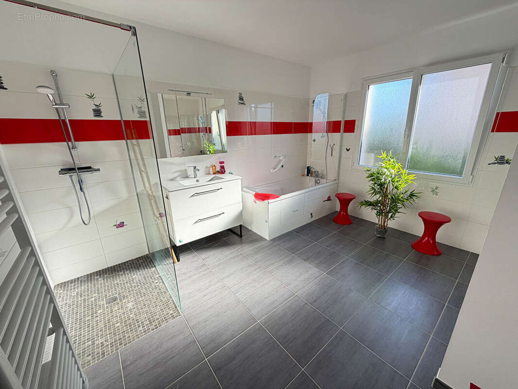 Maison à SAINTE-FEYRE