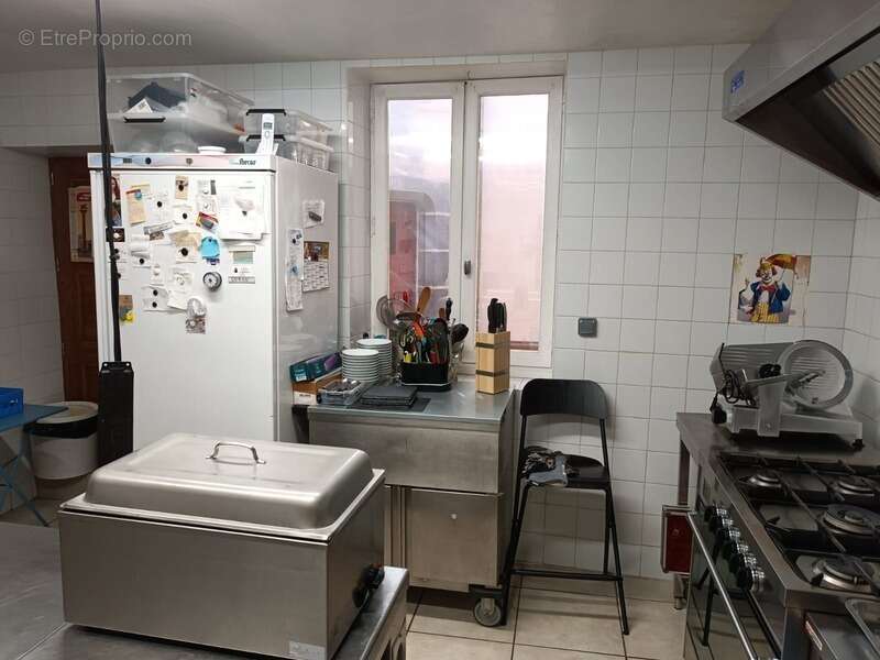 Commerce à AIGUEPERSE