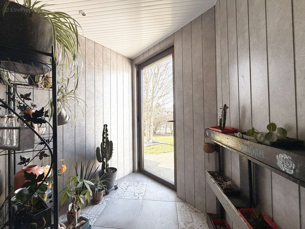 Maison à NEUVILLE-SUR-SARTHE