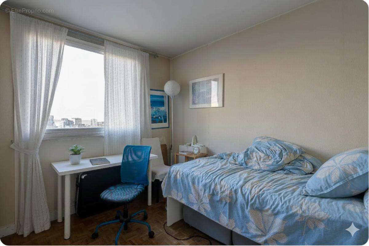 Appartement à COURBEVOIE