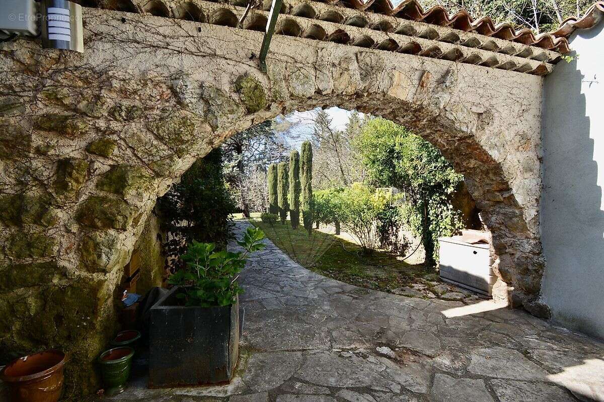 Maison à ROQUEFORT-LES-PINS